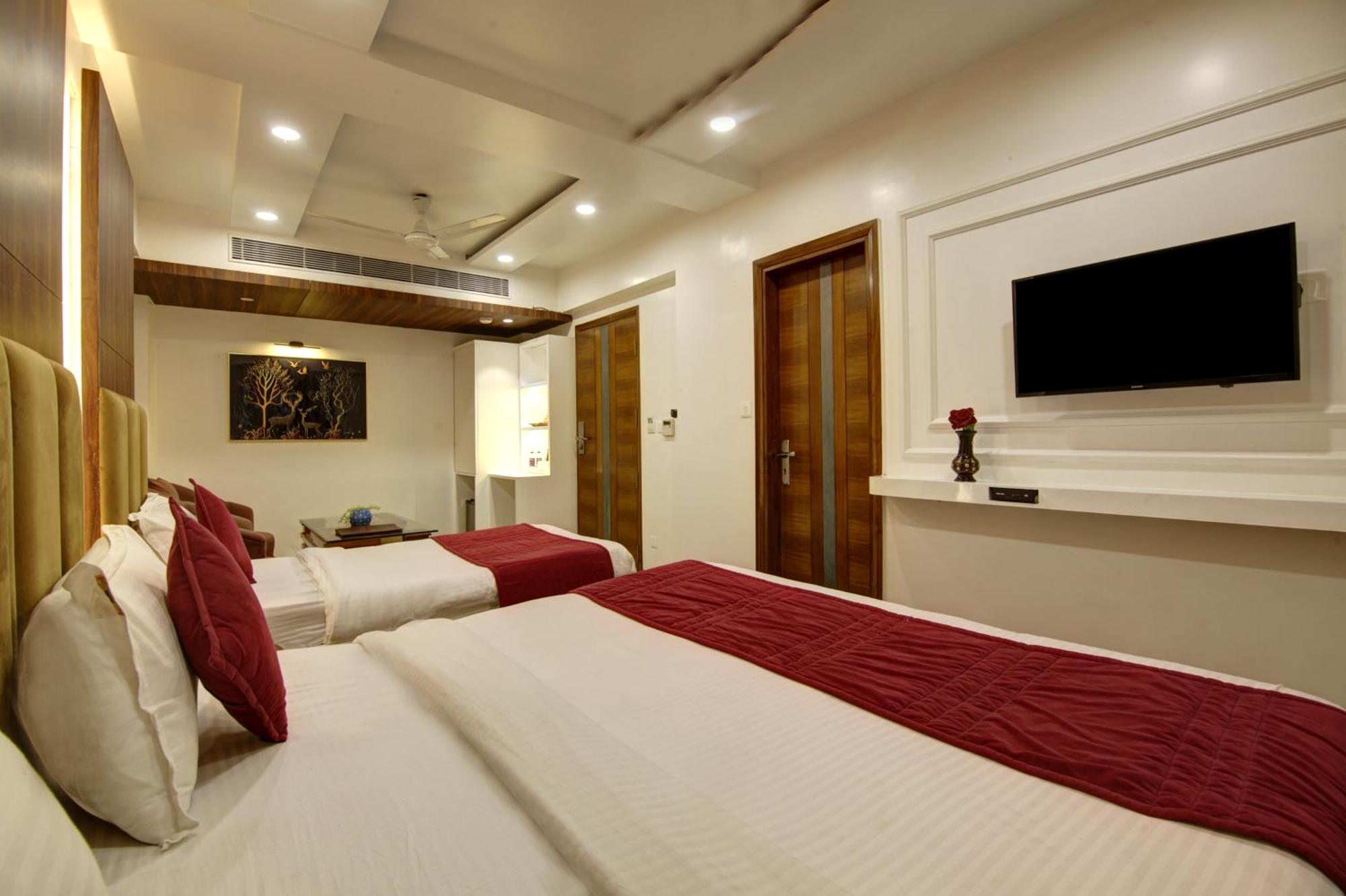 Hotel The Shanti Plaza -
