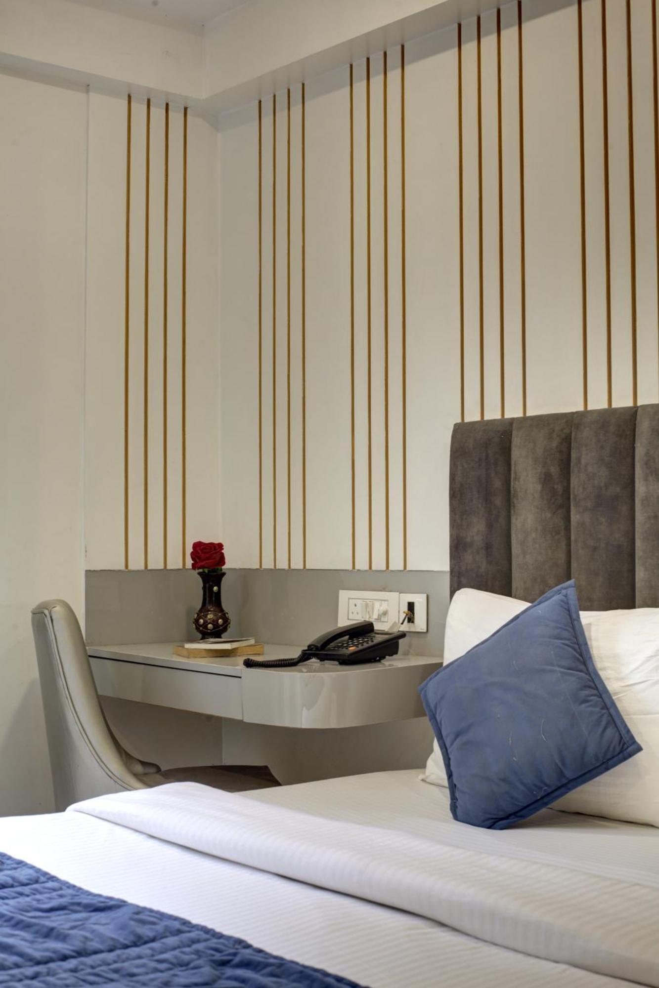 Hotel The Shanti Plaza - 4*