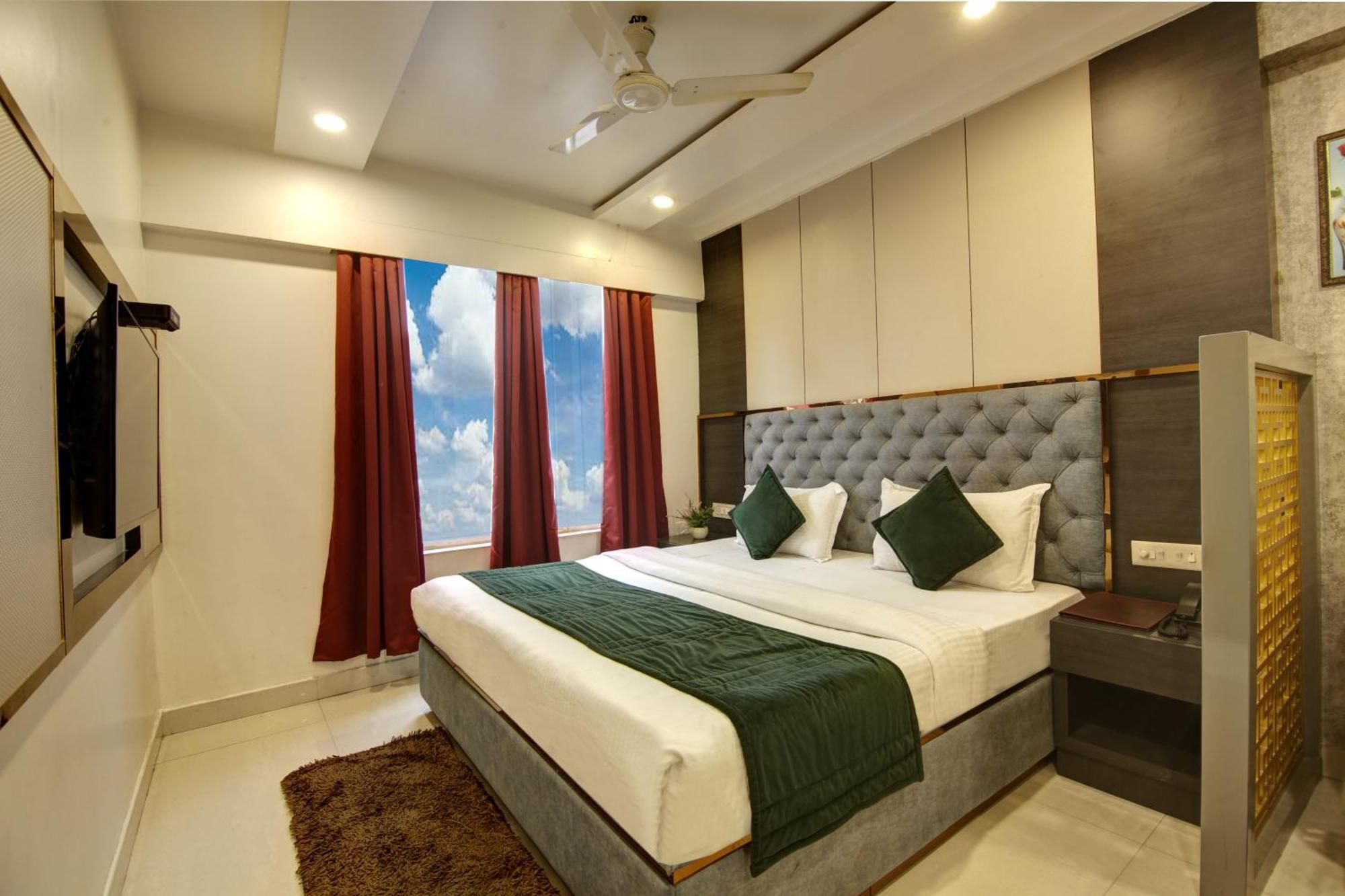 Hotel The Shanti Plaza - 4*