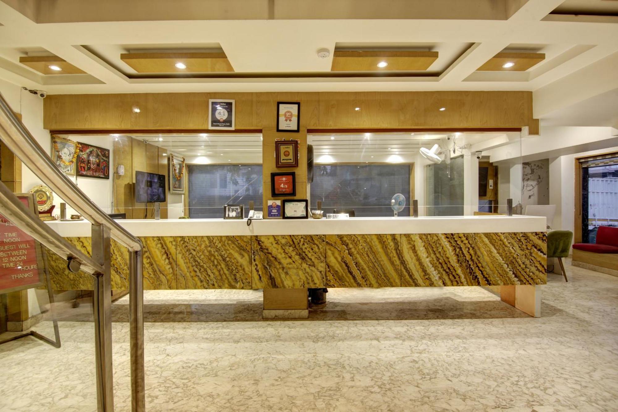 The Shanti Plaza - 4*