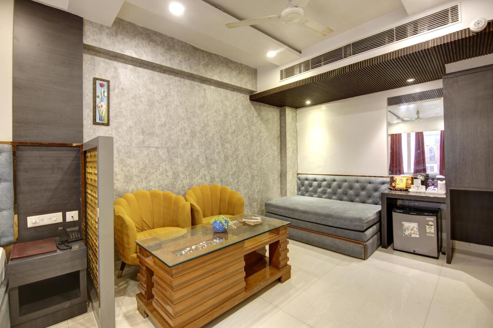 The Shanti Plaza - 4*