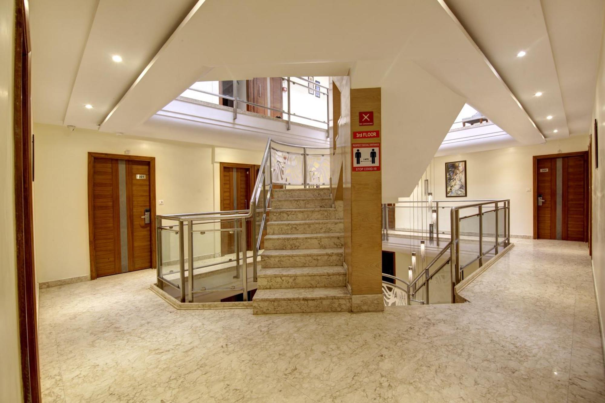 Hotel The Shanti Plaza -