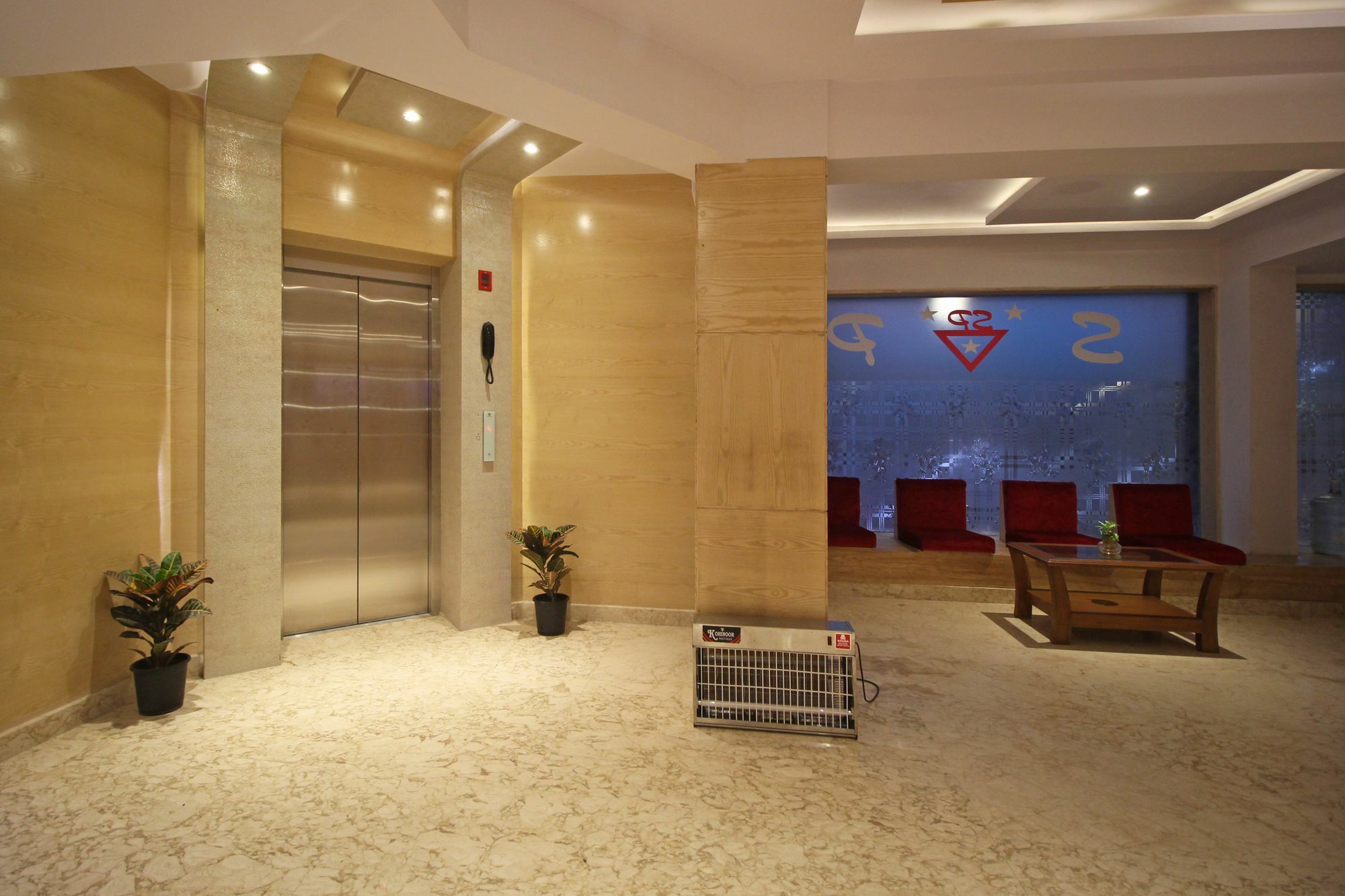 Hotel The Shanti Plaza -