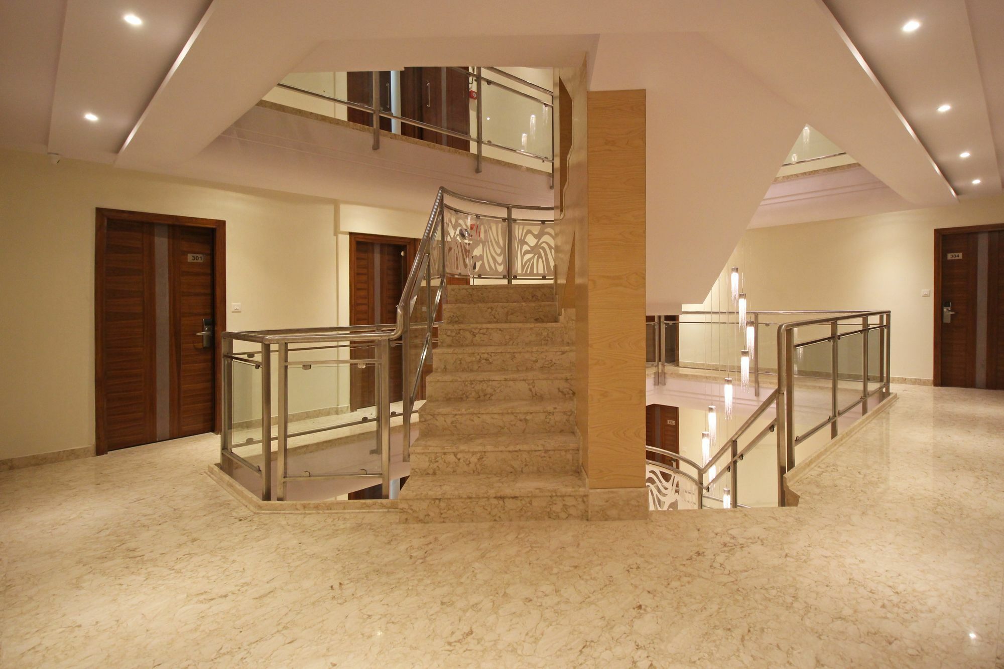 The Shanti Plaza - Hotel New Delhi