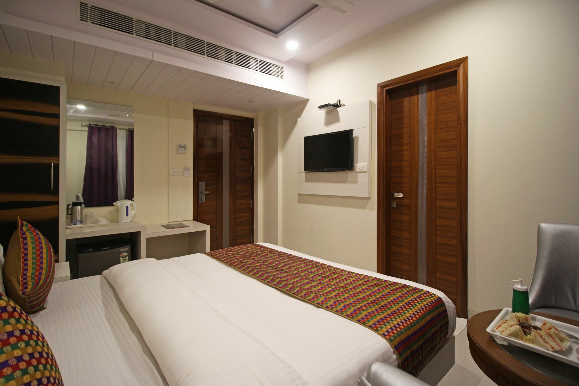 Hotel The Shanti Plaza -