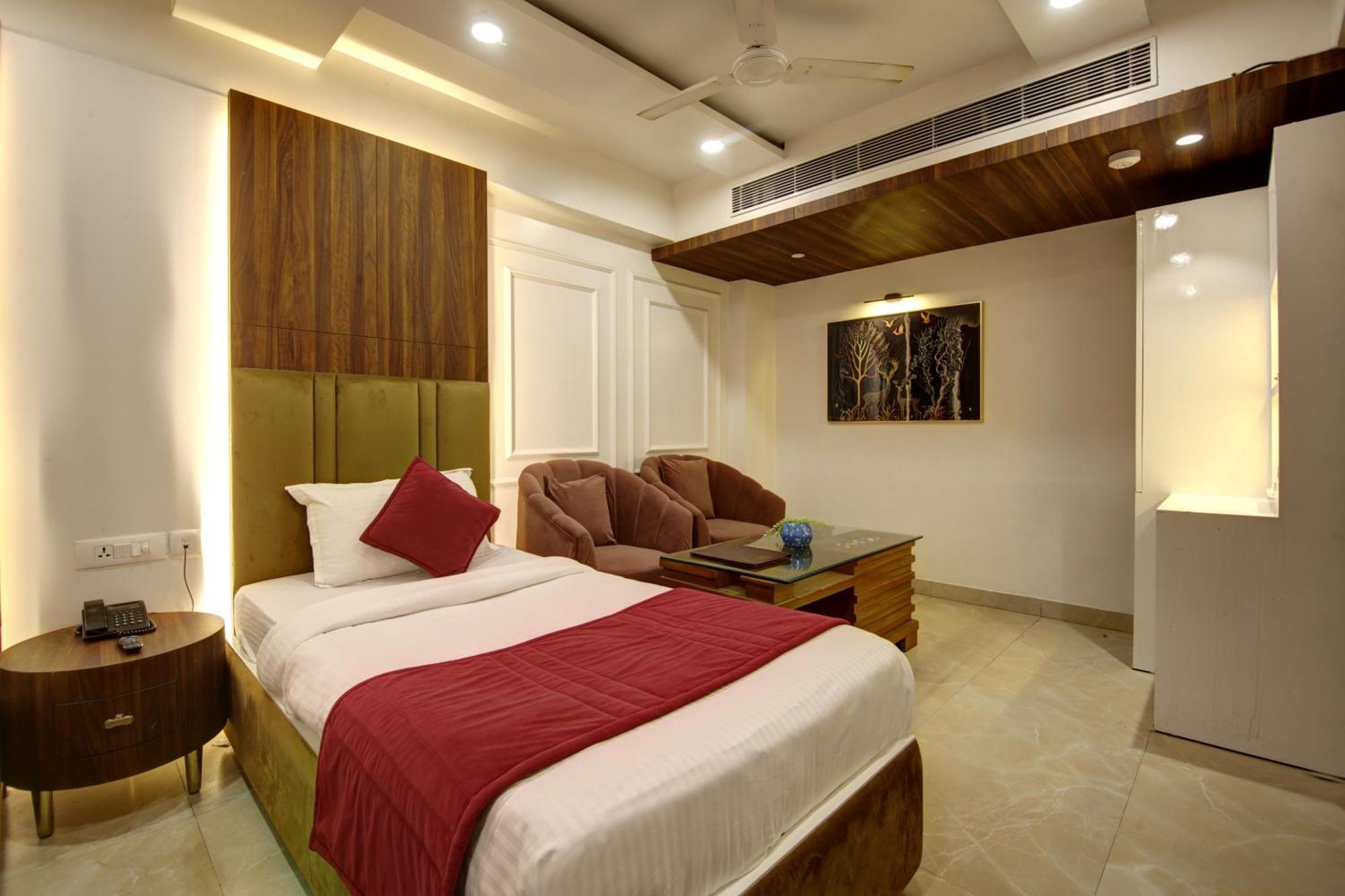 Hotel The Shanti Plaza - 4*
