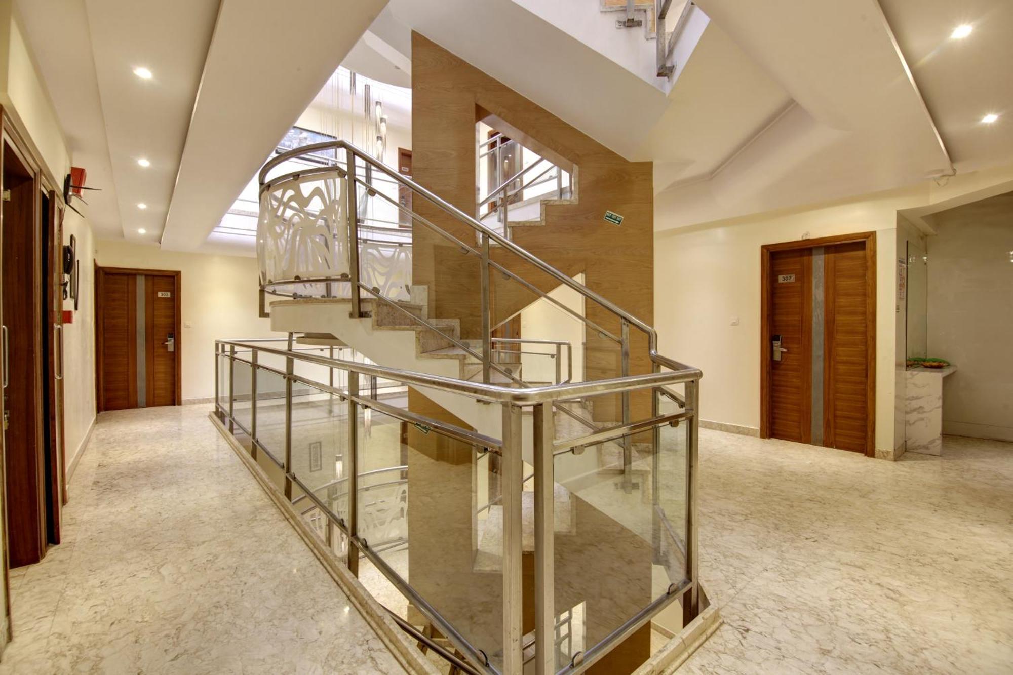 Hotel The Shanti Plaza -